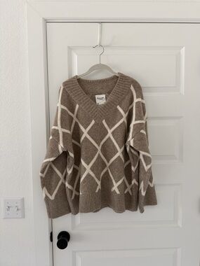 Abercrombie & Fitch Taupe V-Neck Argyle Sweater with Cream Pattern